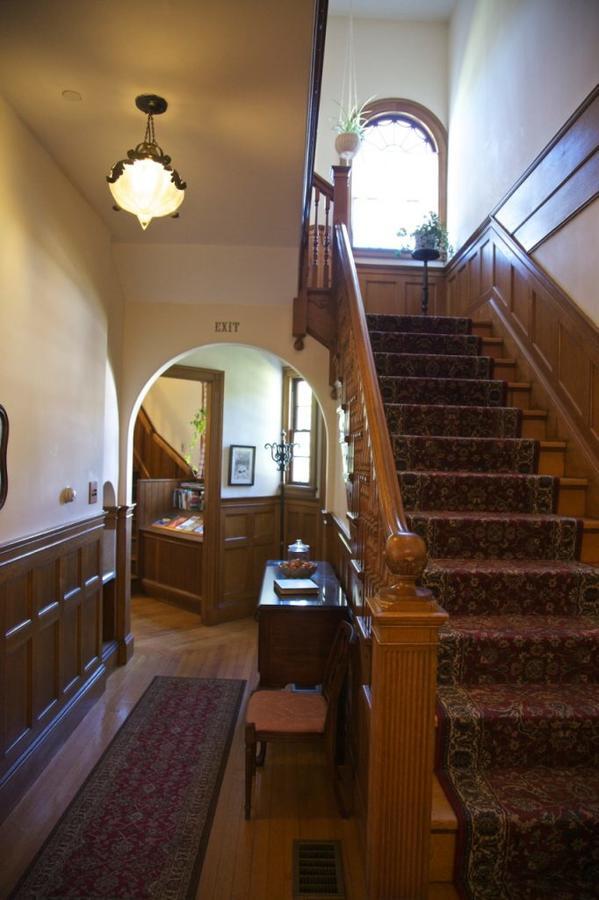 Governor'S House In Hyde Park Bed & Breakfast Exterior photo