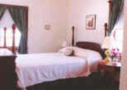 Governor'S House In Hyde Park Bed & Breakfast Room photo