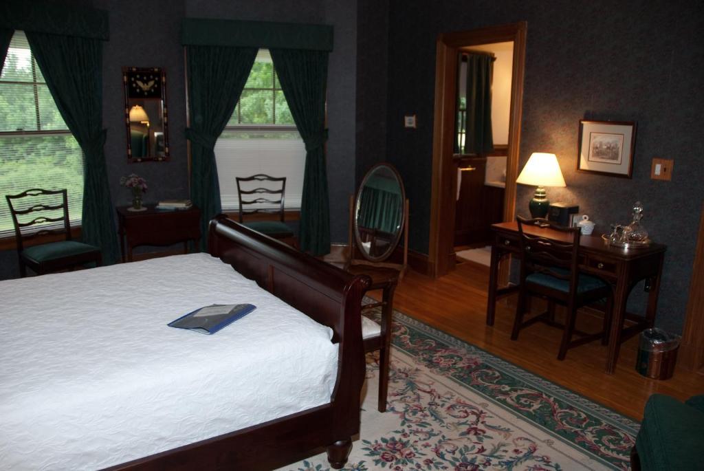 Governor'S House In Hyde Park Bed & Breakfast Room photo